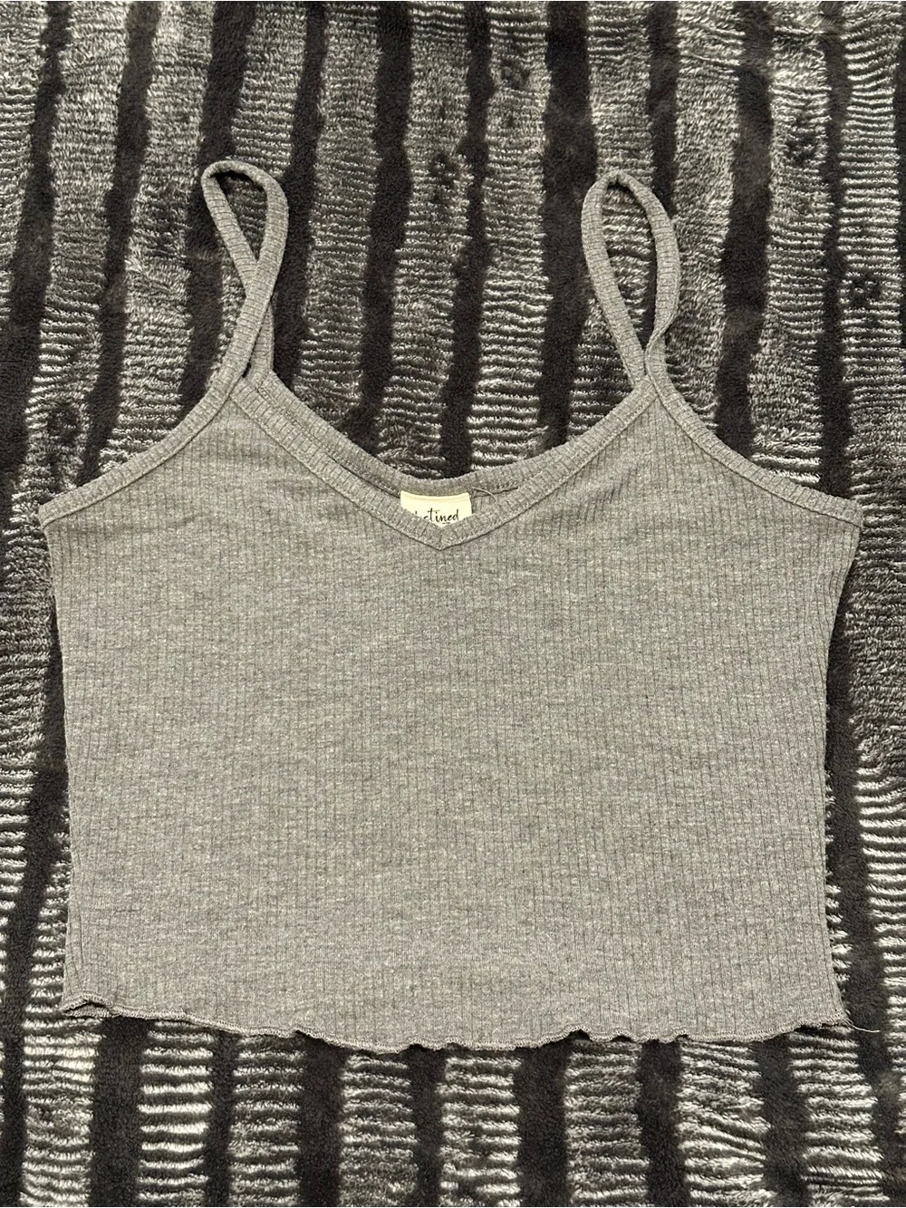 Brandy Melville Heather Gray Ribbed V-Neck Cropped Cami - Picture 1 of 3